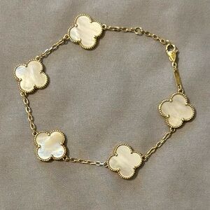 Elegant mother of pearl clover bracelet in 18k Solid yellow gold stamped AU750